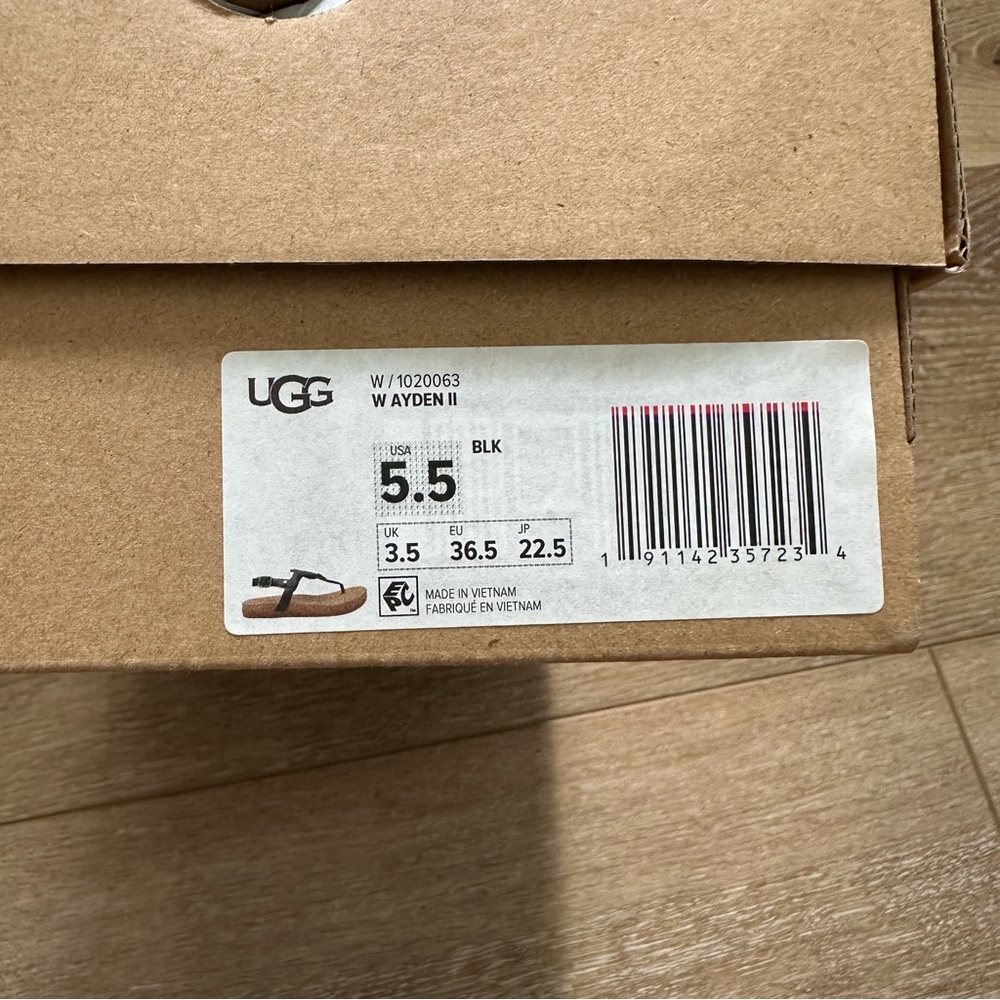 Ugg Ayden sandals - Picture 4 of 4